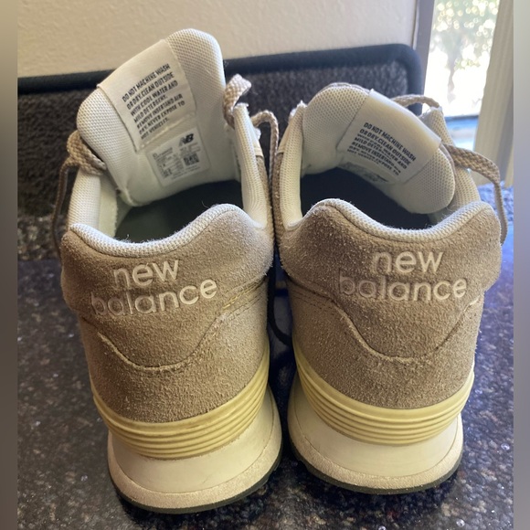 New Balance Men’s 7.5 / Women’s 9 NB Beige Sneakers - Picture 6 of 9